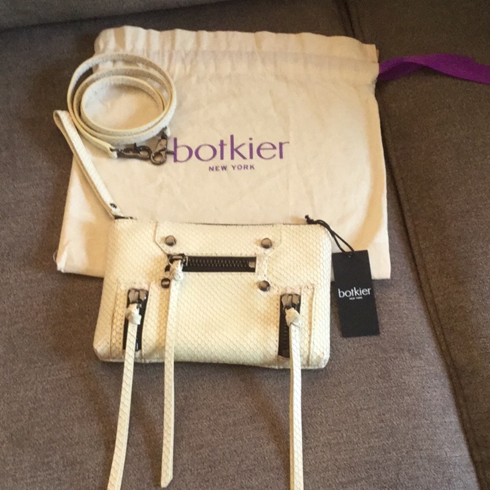 Crossbody bag .